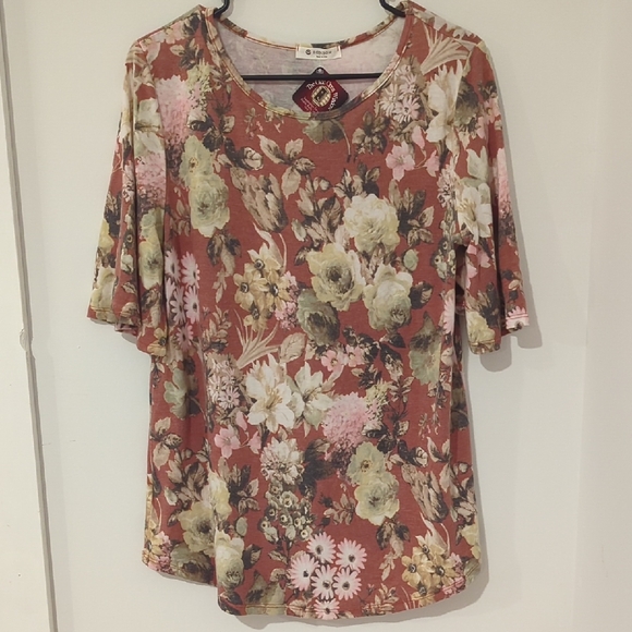 bombom Tops - Floral Short Sleeve Women's Top